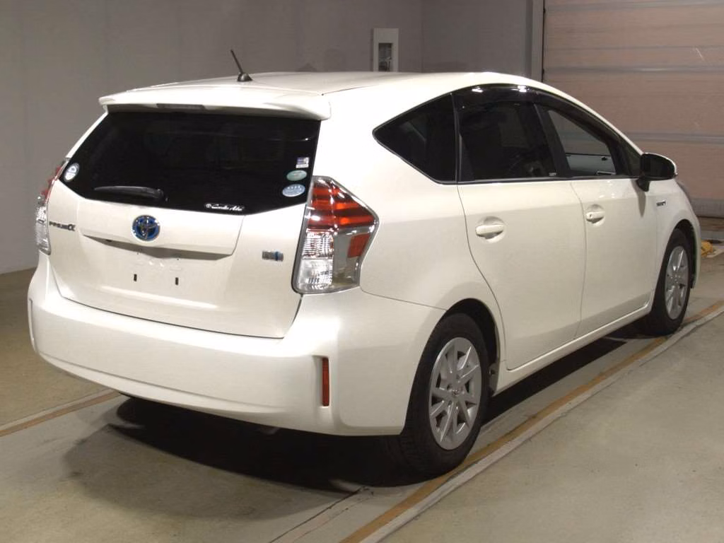 TOYOTA PRIUS ALPHA