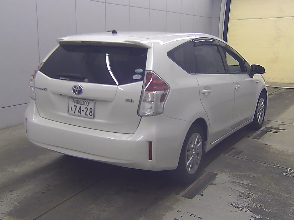 TOYOTA PRIUS ALPHA
