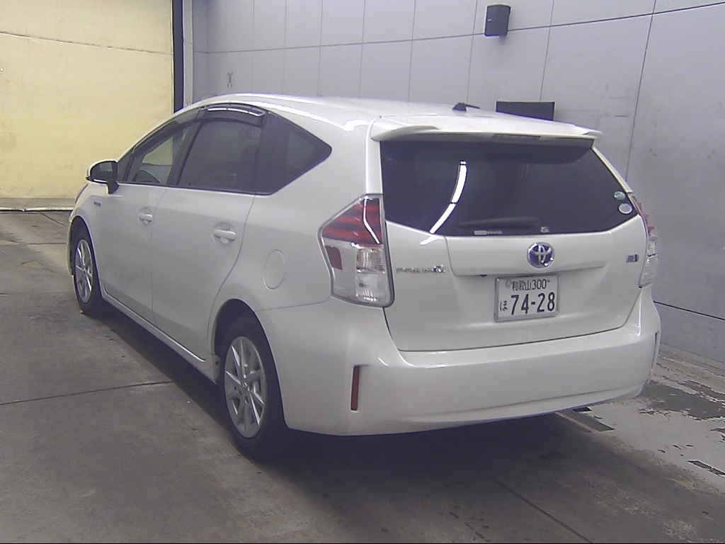 TOYOTA PRIUS ALPHA