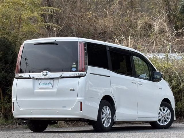 TOYOTA NOAH