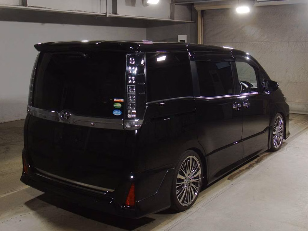 TOYOTA VOXY