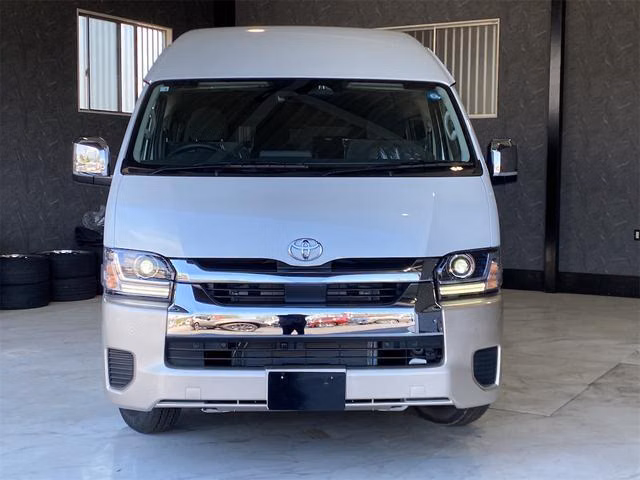 TOYOTA HIACE