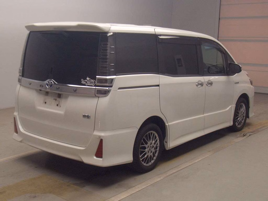 TOYOTA VOXY