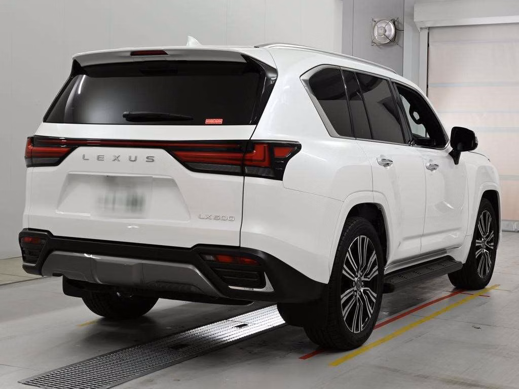 LEXUS LX600