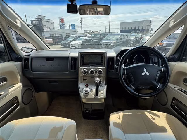 MITSUBISHI DELICA D:5