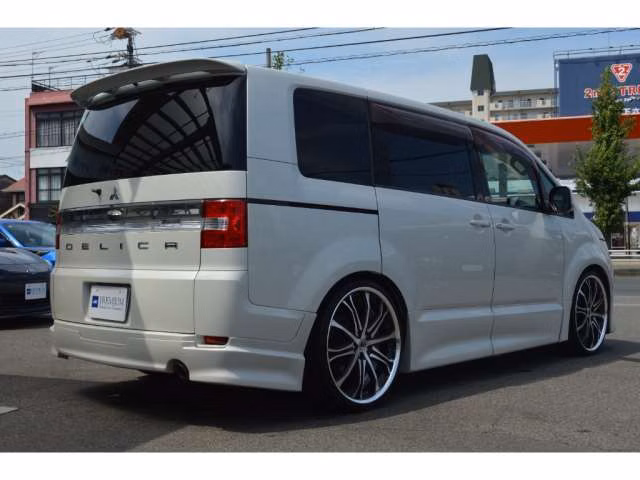 MITSUBISHI DELICA D:5