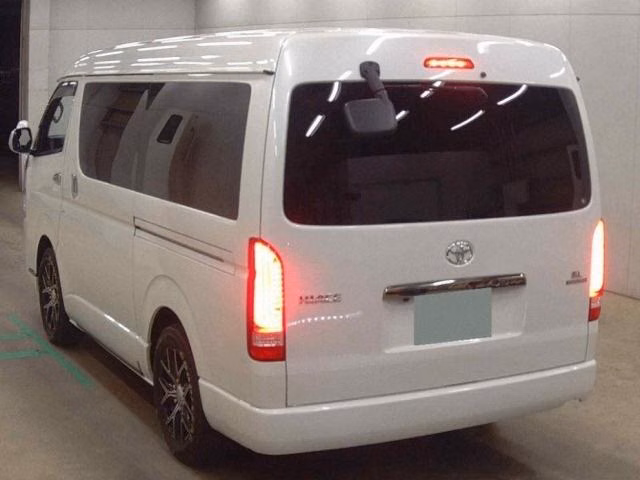 TOYOTA HIACE