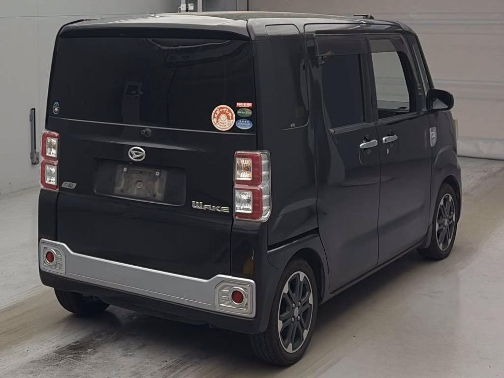 DAIHATSU WAKE