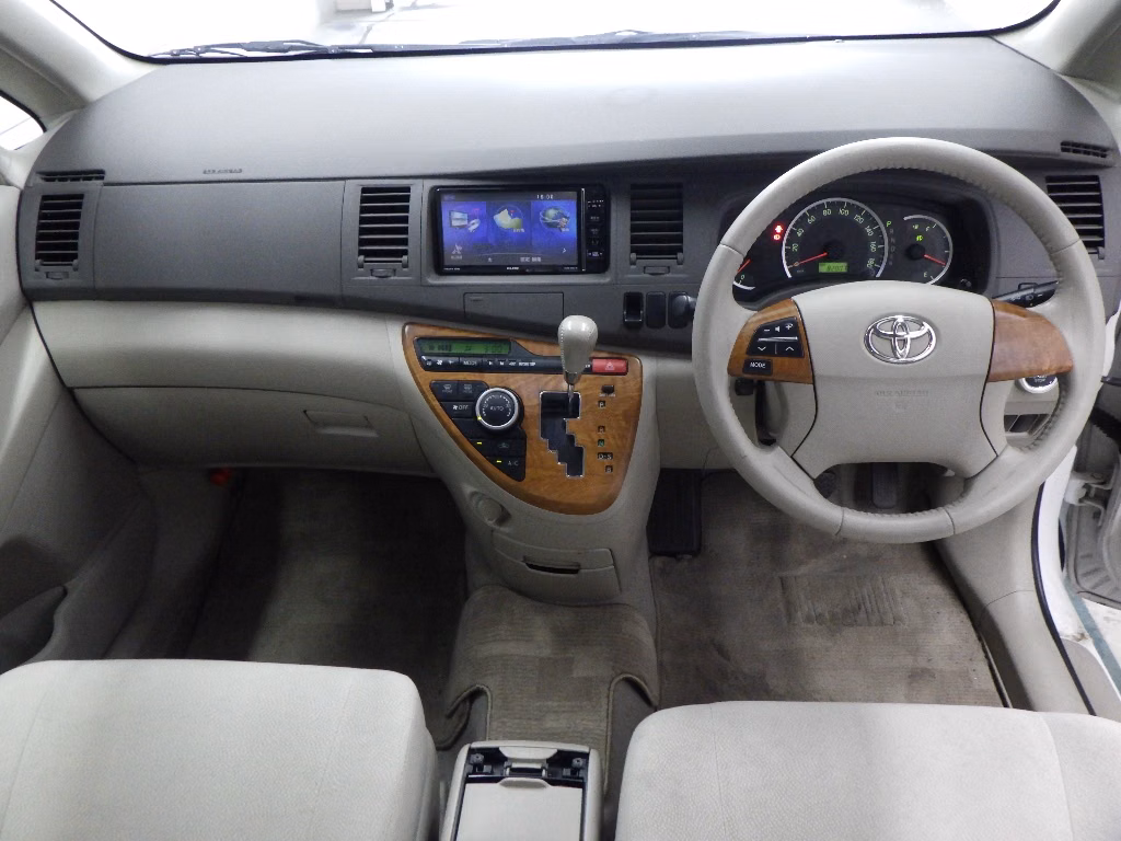 TOYOTA ISIS