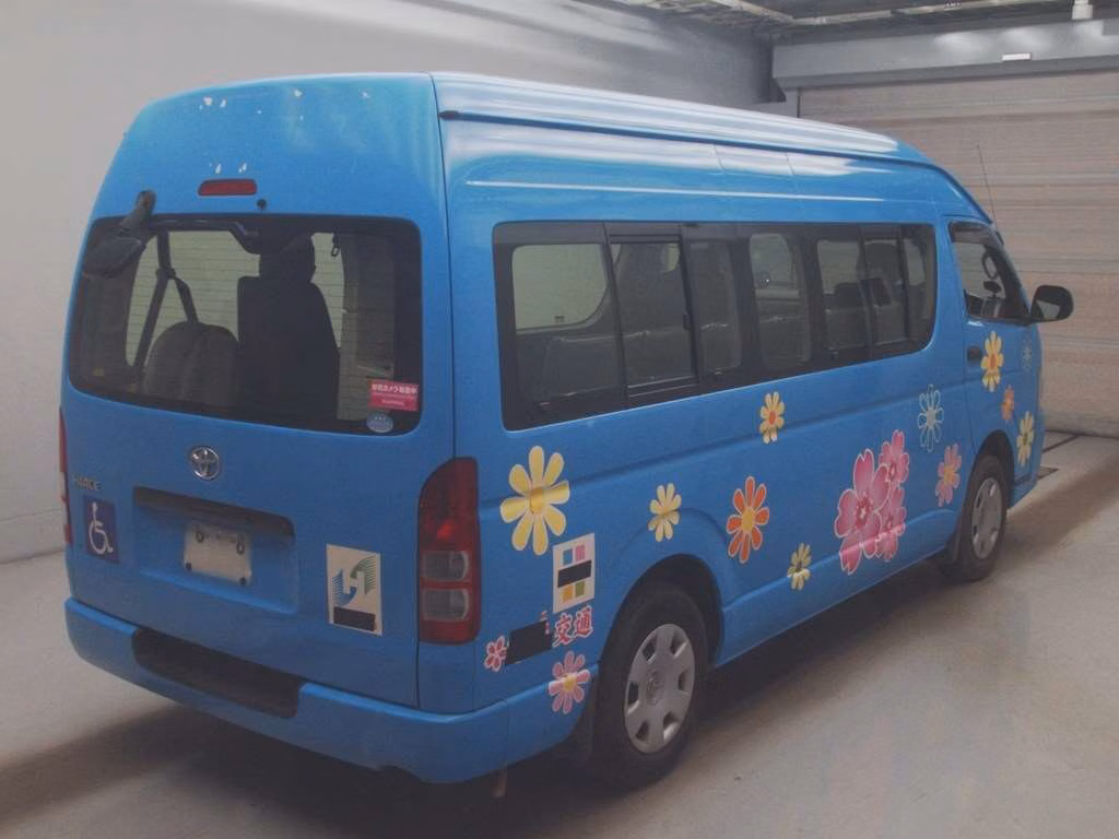 TOYOTA HIACE