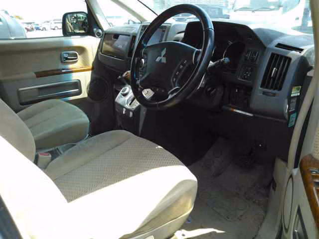 MITSUBISHI DELICA D:5
