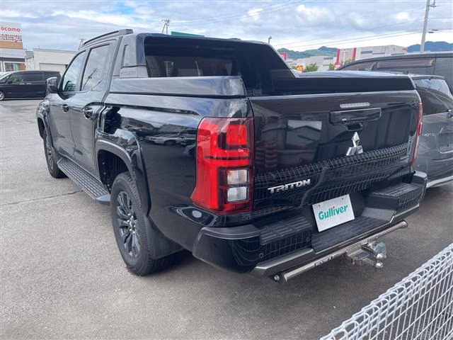 MITSUBISHI TRITON