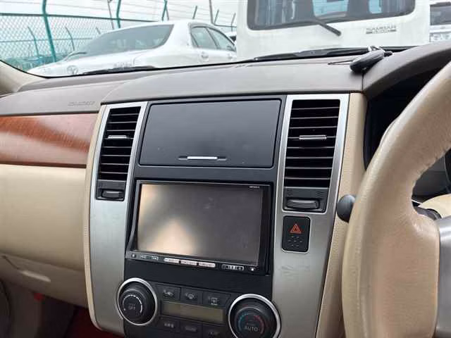 NISSAN TIIDA LATIO