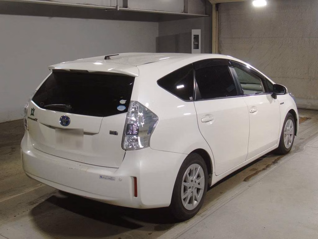 TOYOTA PRIUS ALPHA