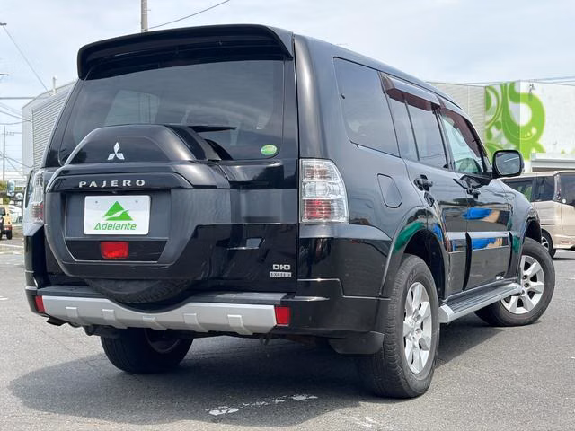 MITSUBISHI PAJERO