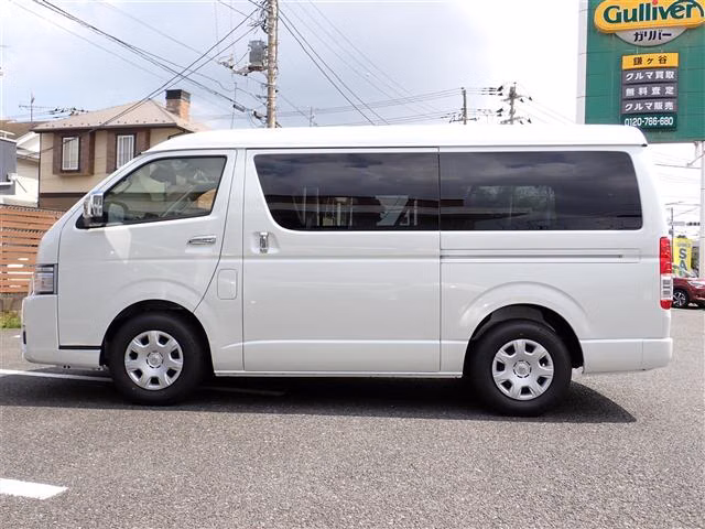 TOYOTA HIACE