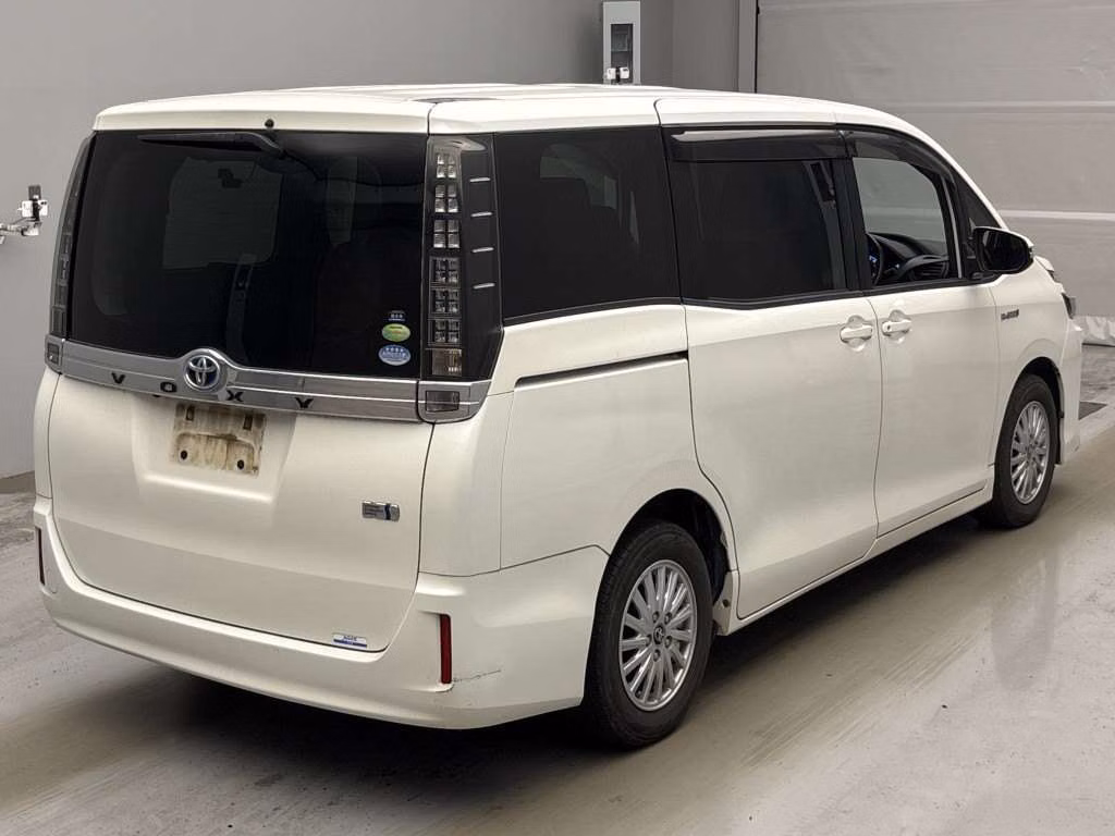 TOYOTA VOXY