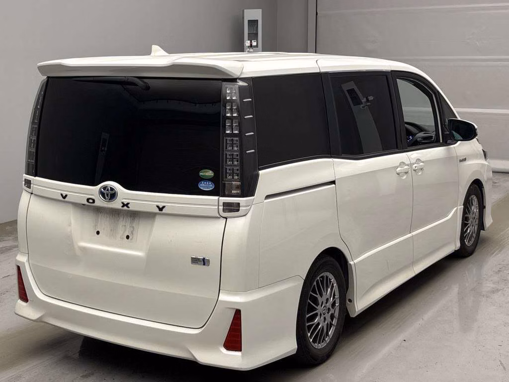 TOYOTA VOXY