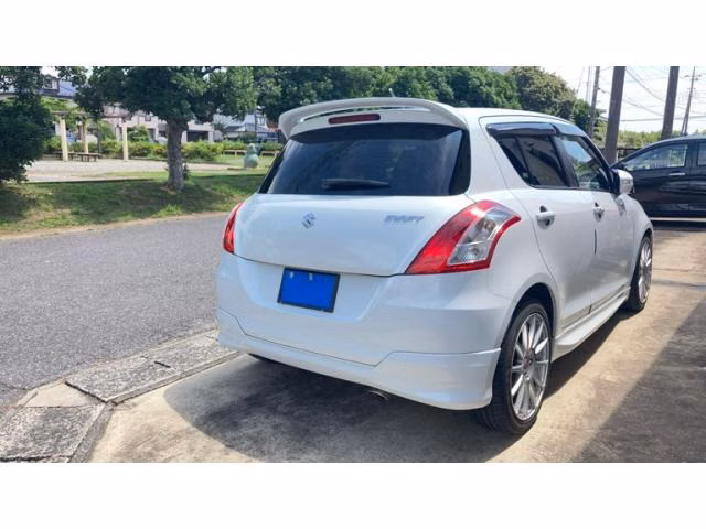 SUZUKI SWIFT