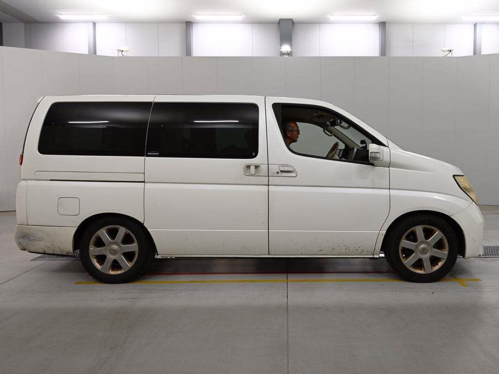NISSAN ELGRAND