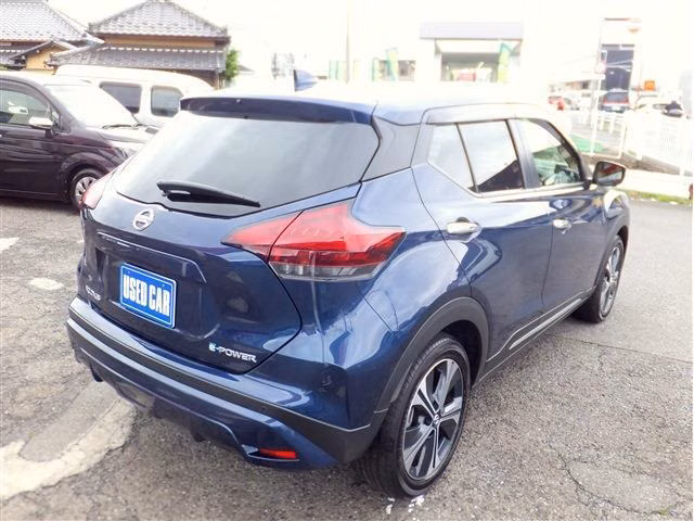 NISSAN KICKS