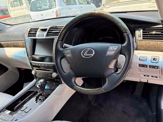 LEXUS LS600H