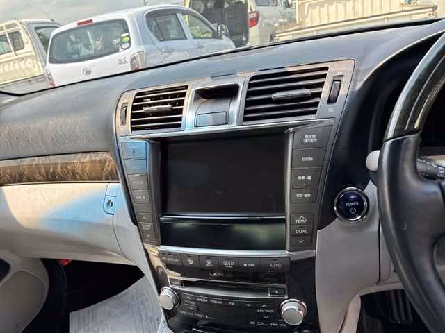 LEXUS LS600H