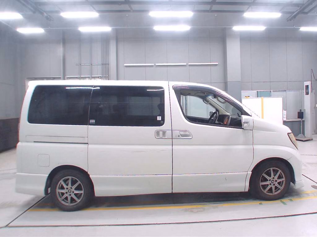 NISSAN ELGRAND