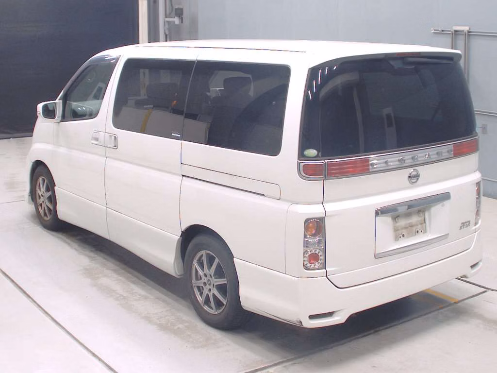 NISSAN ELGRAND