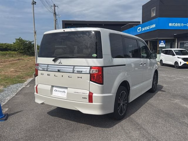 MITSUBISHI DELICA D:5