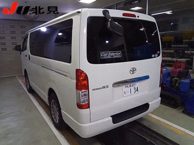 TOYOTA REGIUS ACE