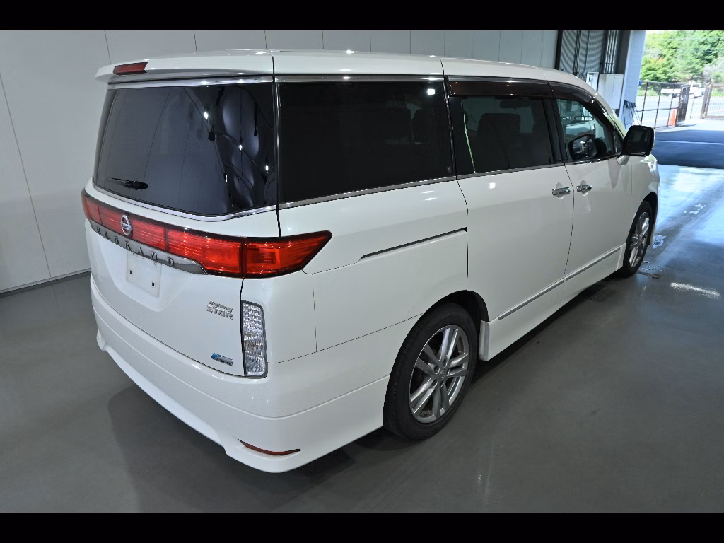 NISSAN ELGRAND