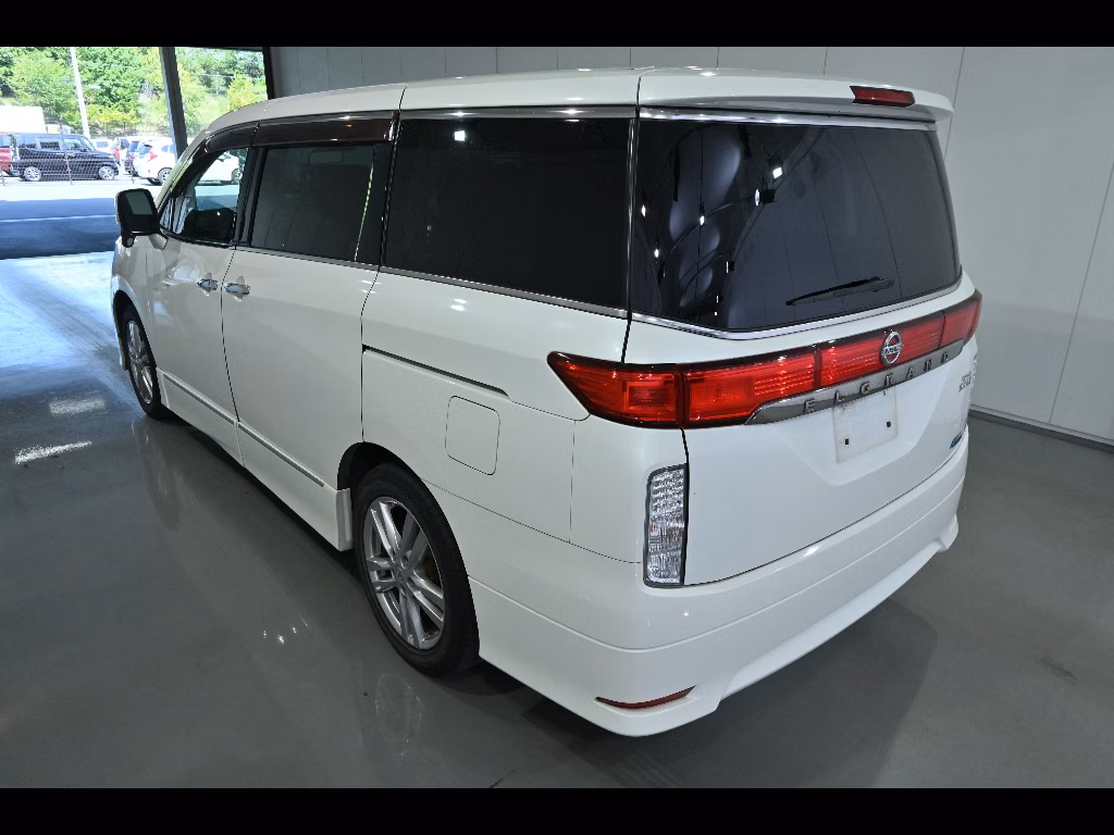 NISSAN ELGRAND