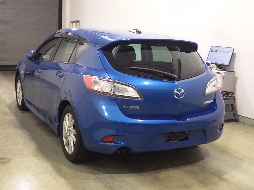 MAZDA AXELA