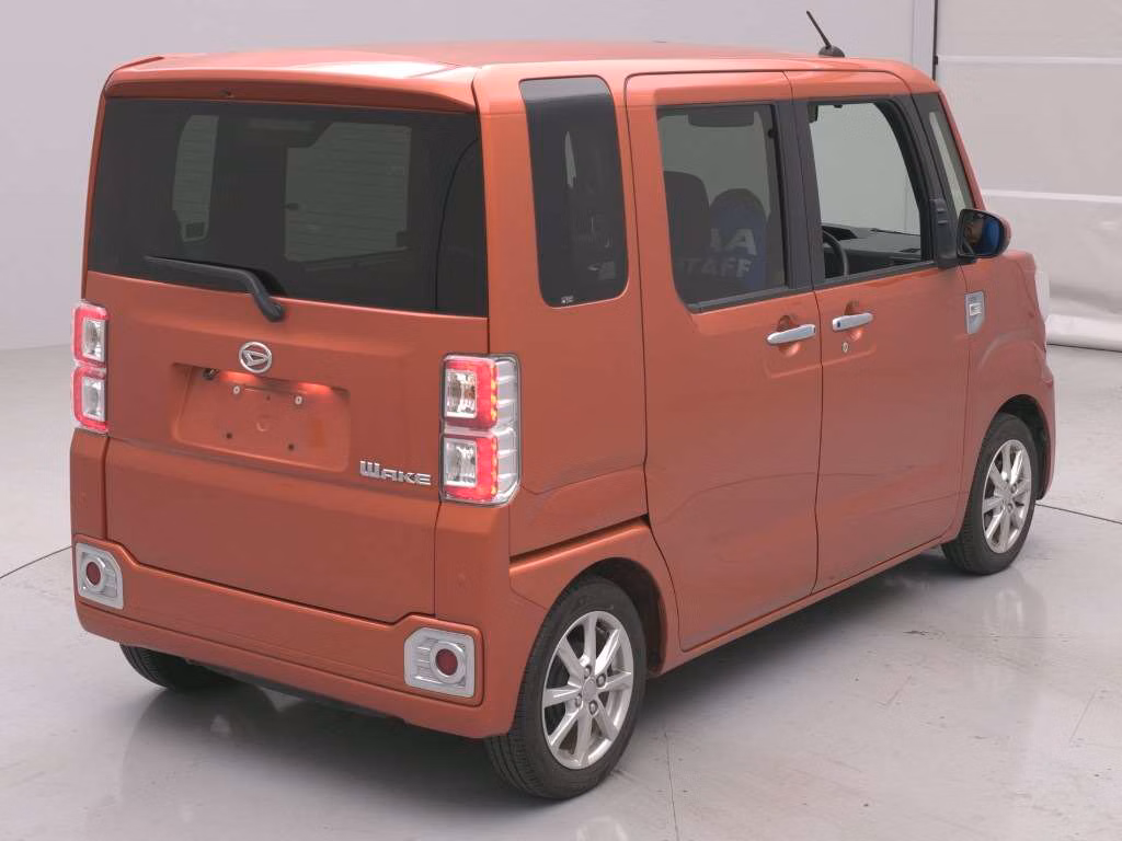 DAIHATSU WAKE