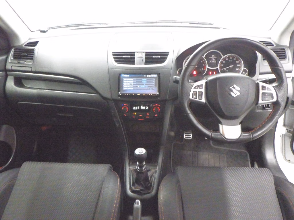 SUZUKI SWIFT