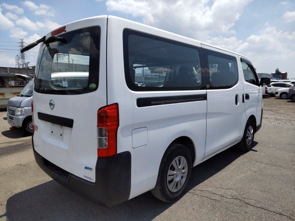 NISSAN NV350 CARAVAN