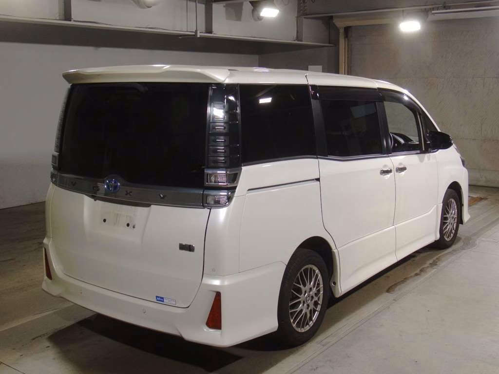 TOYOTA VOXY