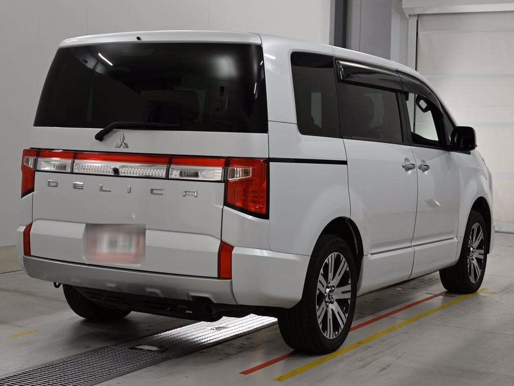 MITSUBISHI DELICA D:5
