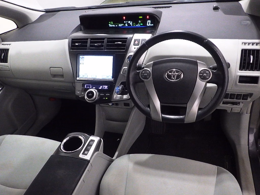 TOYOTA PRIUS ALPHA