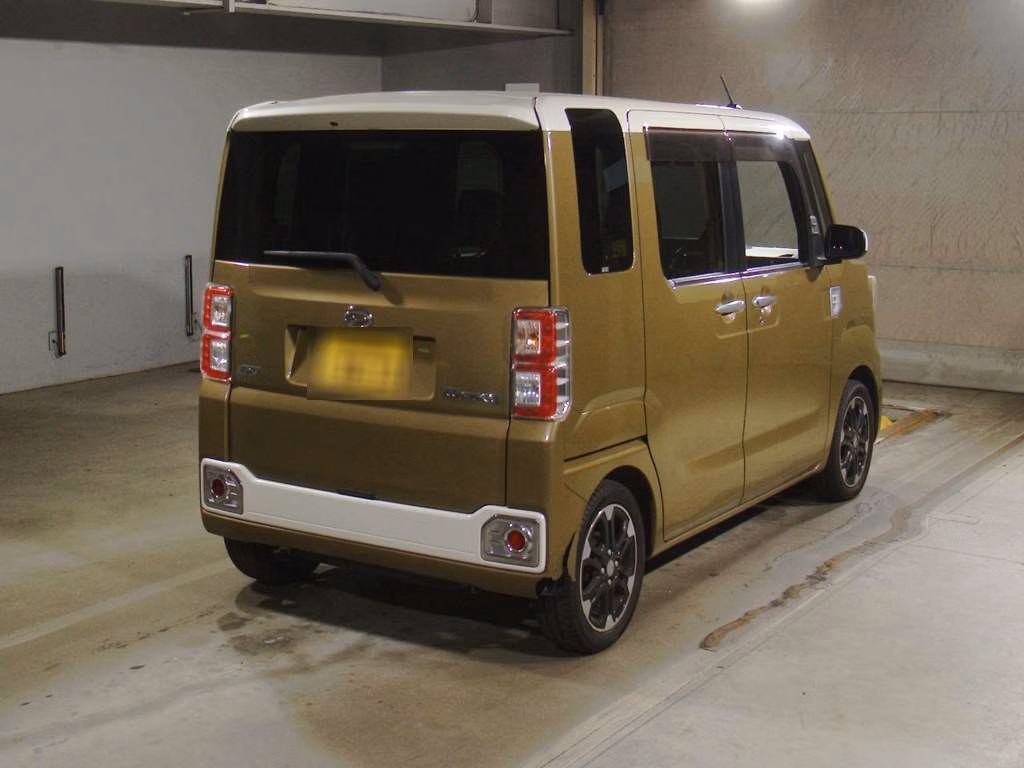 DAIHATSU WAKE