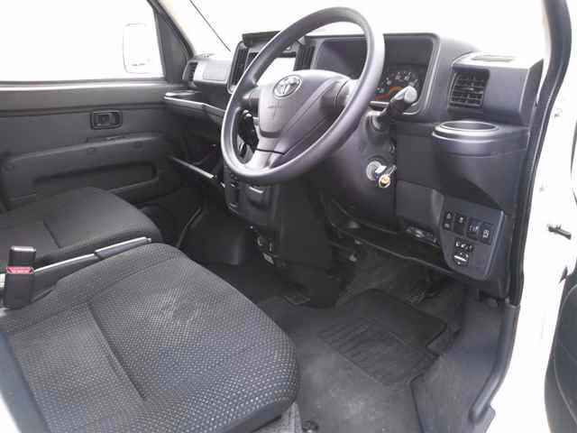 TOYOTA PIXIS VAN