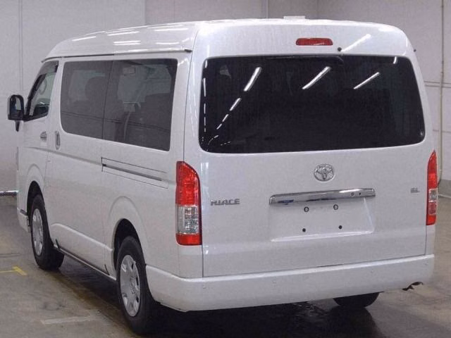 TOYOTA HIACE