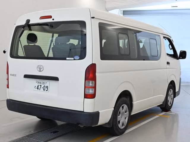 TOYOTA HIACE
