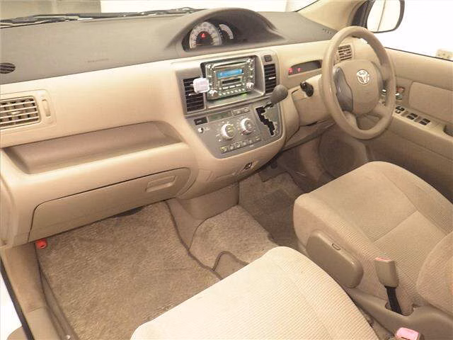 TOYOTA RAUM