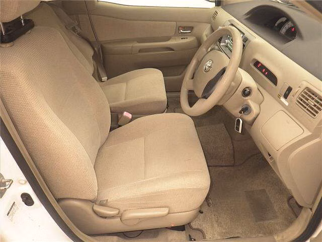 TOYOTA RAUM