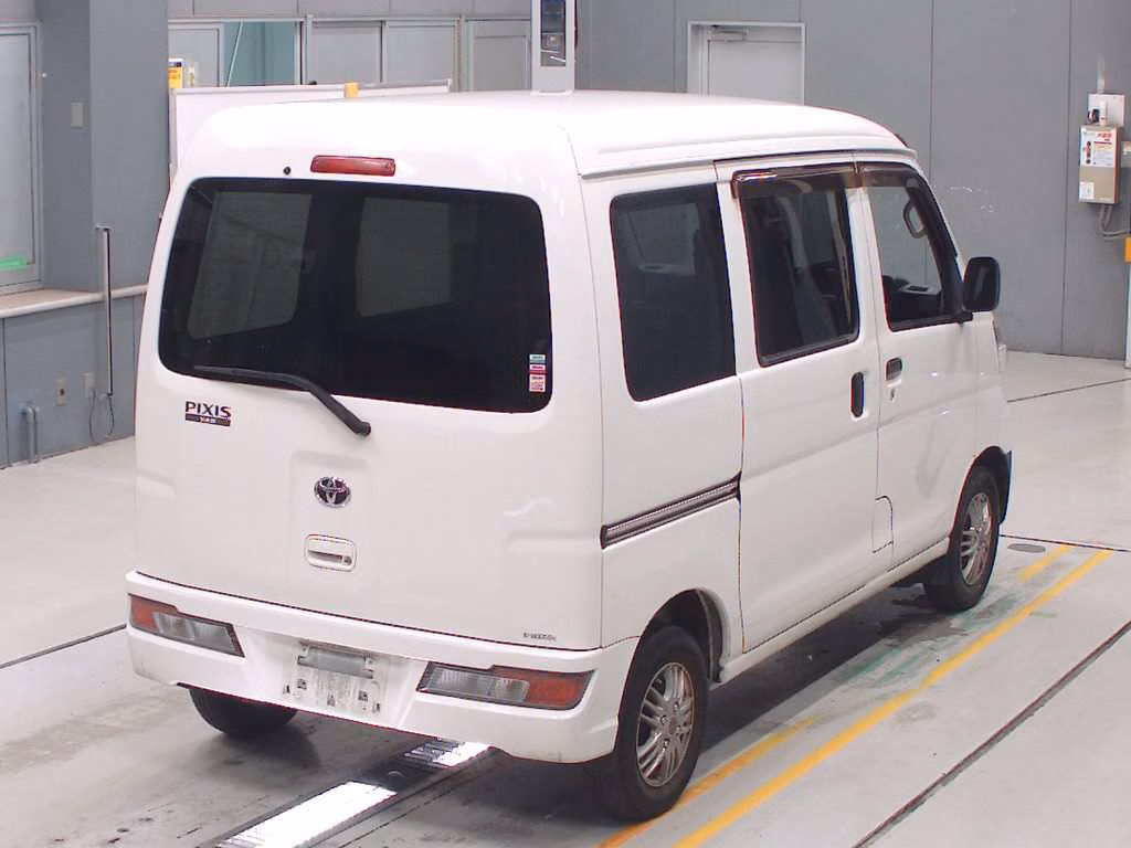 TOYOTA PIXIS VAN