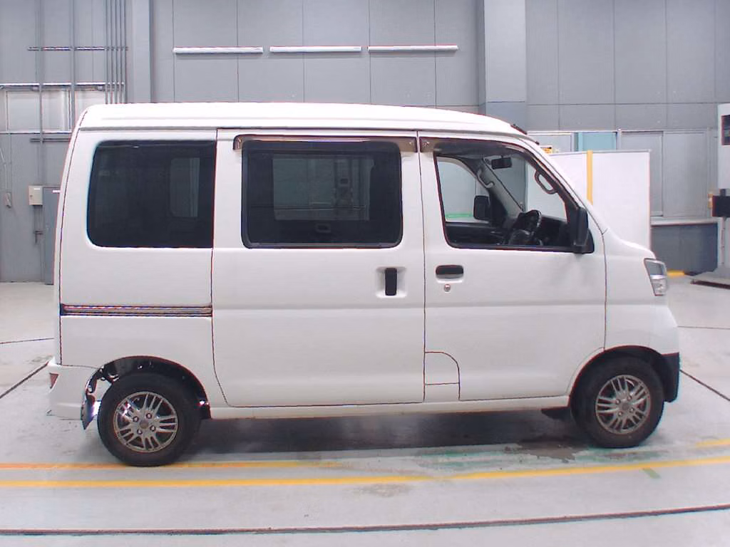 TOYOTA PIXIS VAN