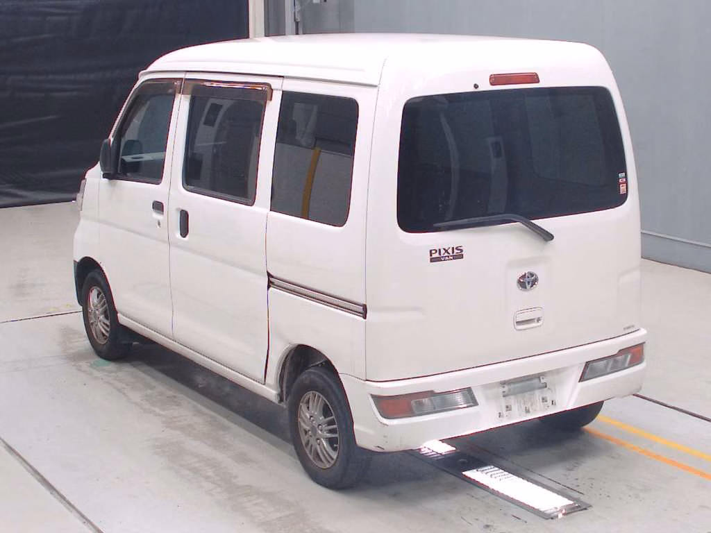 TOYOTA PIXIS VAN