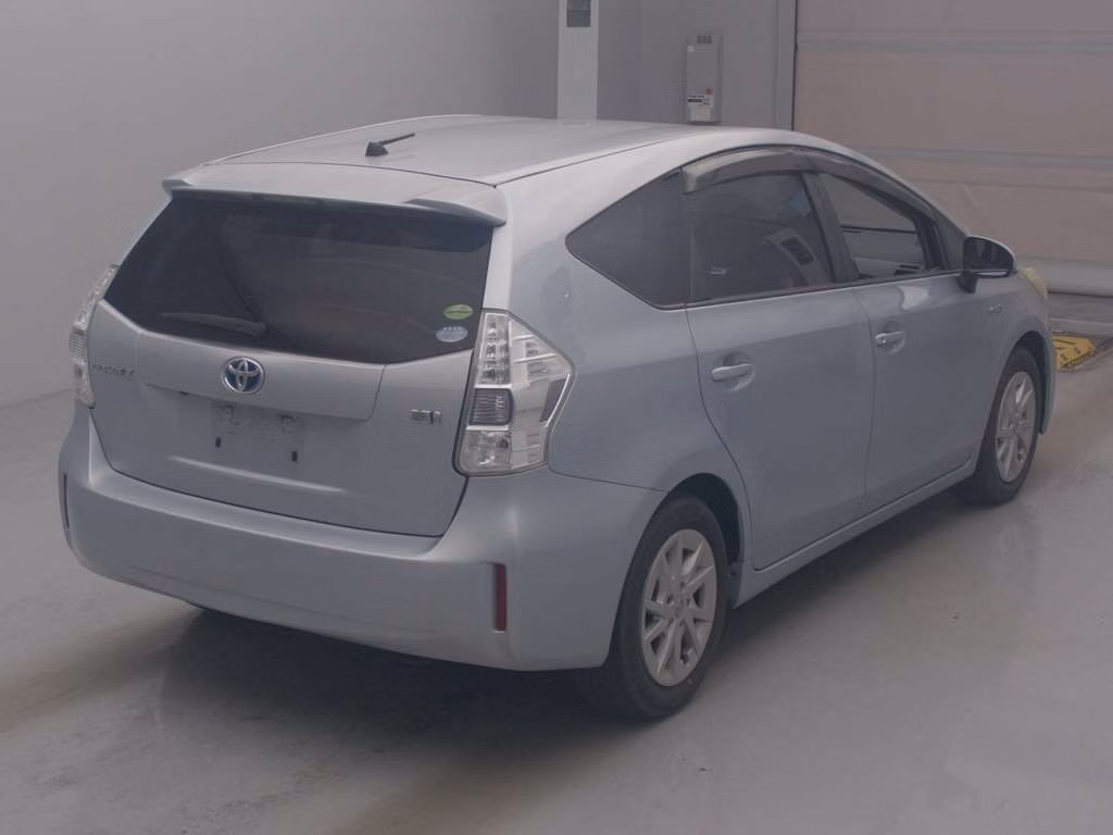 TOYOTA PRIUS ALPHA